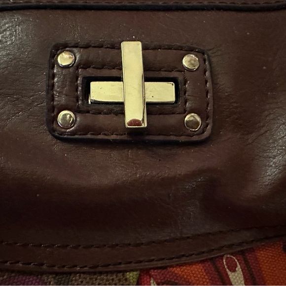 Relic Brand by FOSSIL Brown Floral Fabric Shoulder Bag with Brown Trim - Picture 2 of 10